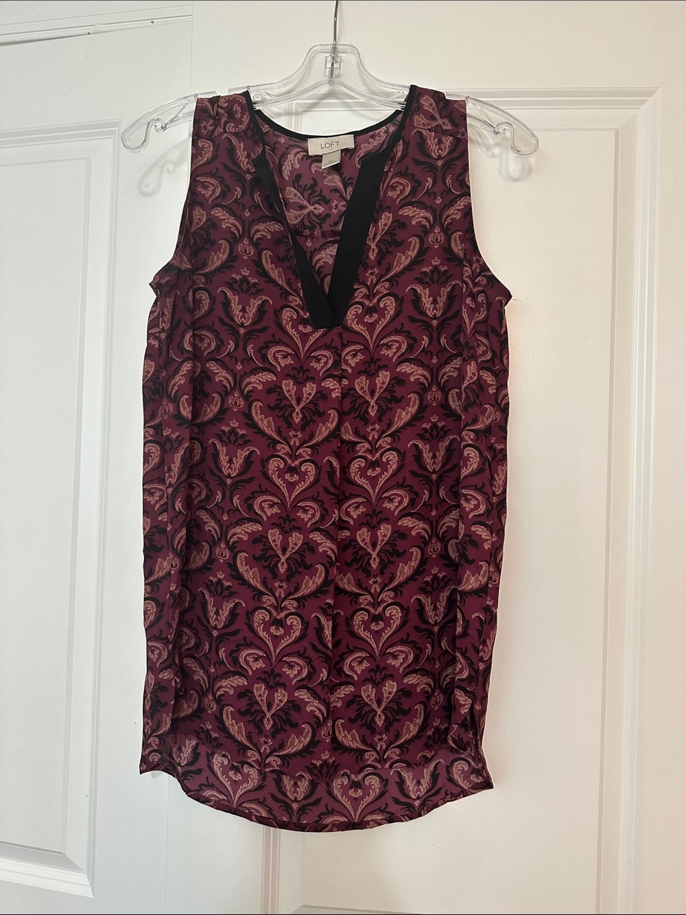 Loft size XS Loft Cranberry Lightweight Sleeveless Tunic. Excellent Condition.